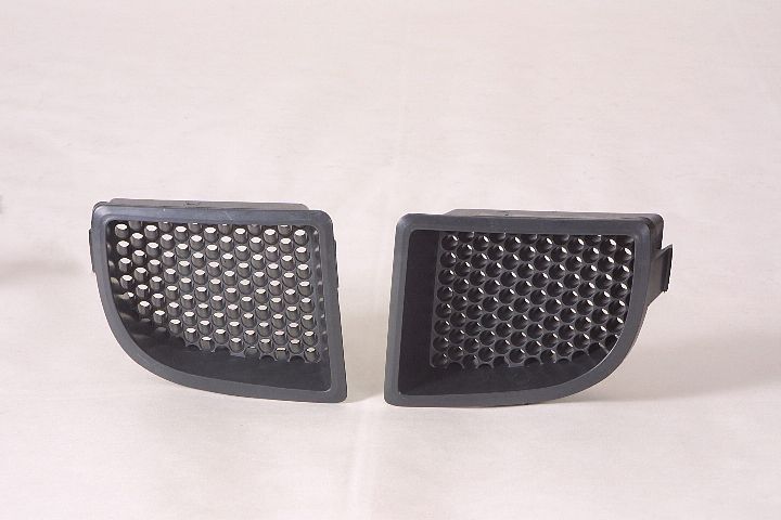 Fog Lamp Cover Front Passenger Side For Saturn - GM2599104