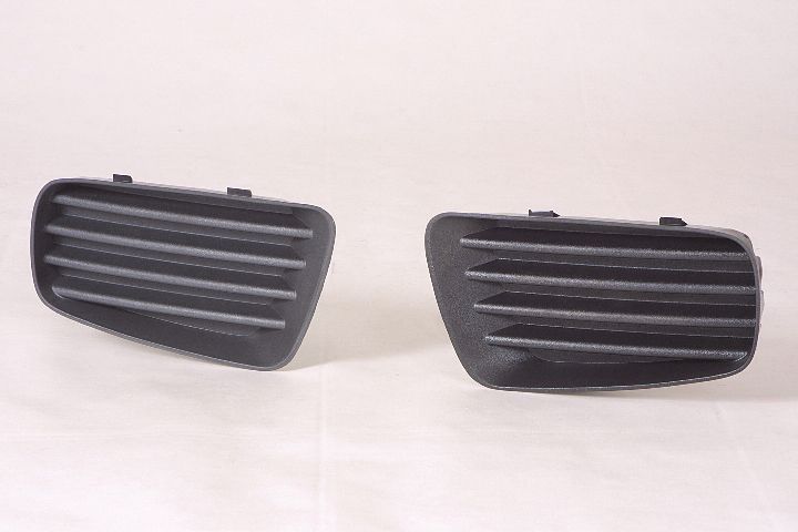 Fog Lamp Cover Front Passenger Side For Saturn - GM2599107